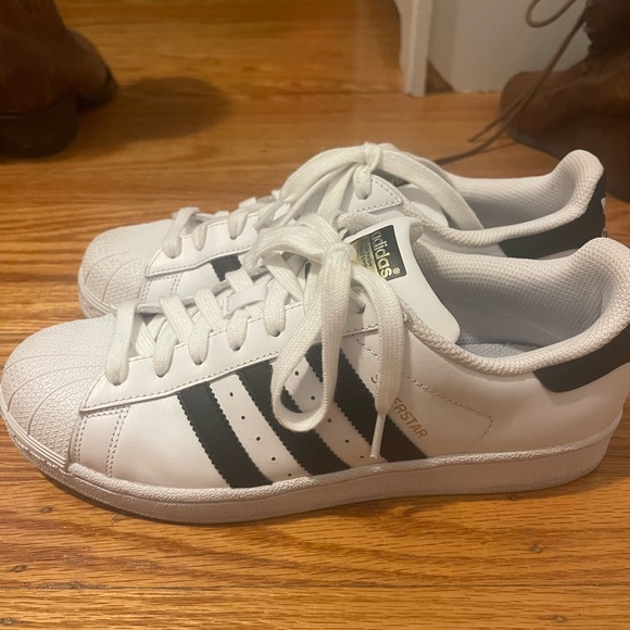 New Addidas Superstar - Picture 3 of 3